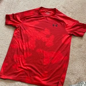 Under Armour Men’s red size small The Tech Tee.